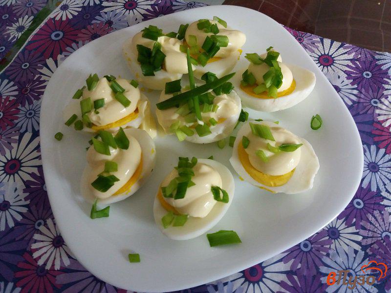 Фото приготовление рецепта: Закуска из отварных яиц шаг №4