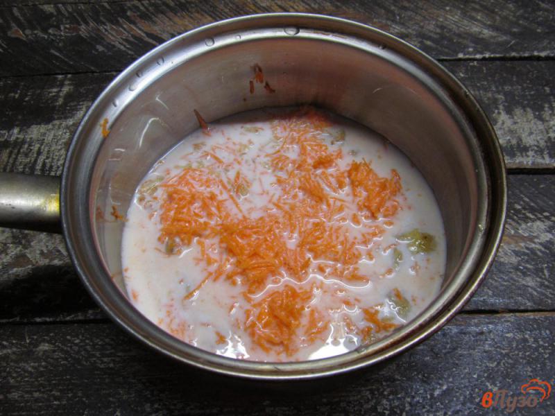 Фото приготовление рецепта: Морковный суп с бананом на молоке шаг №3