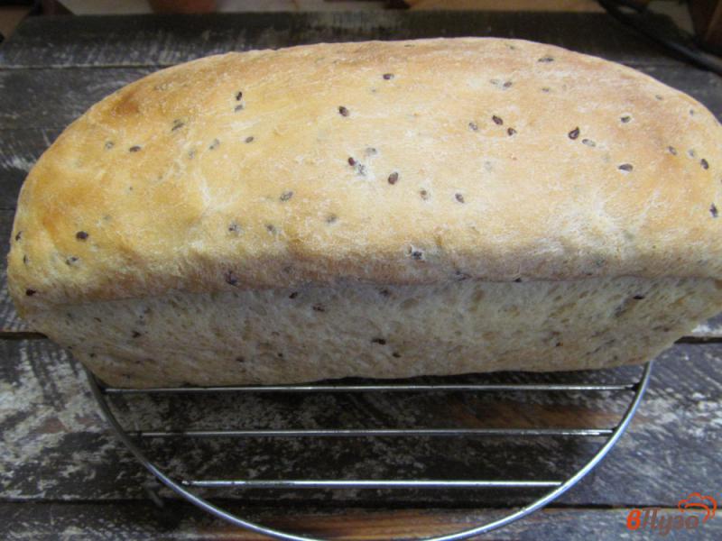 Фото приготовление рецепта: Домашний хлеб на ряженке с семенами льна шаг №9