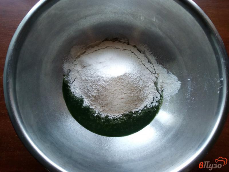 Фото приготовление рецепта: Домашняя паста со шпинатом шаг №4