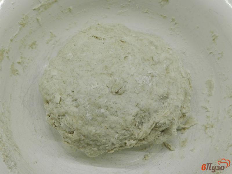 Фото приготовление рецепта: Серый хлеб на кефире и дрожжах шаг №5