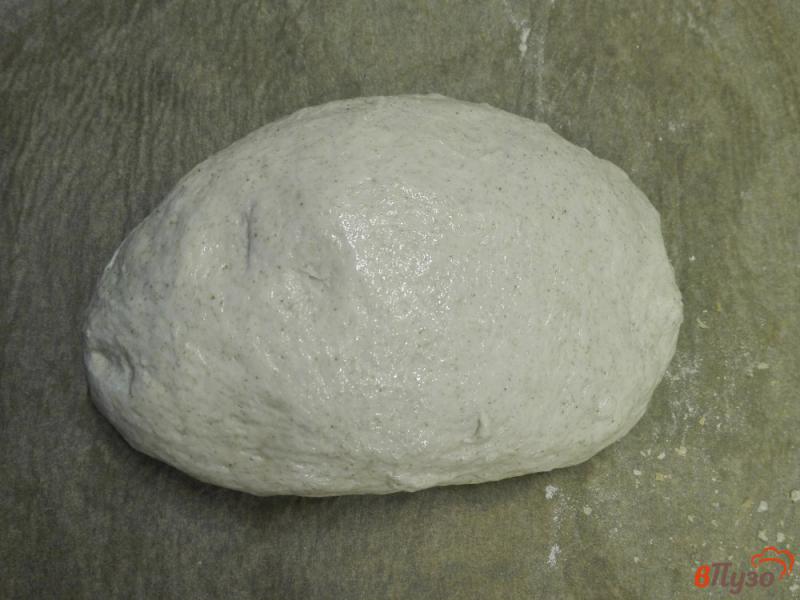 Фото приготовление рецепта: Серый хлеб на кефире и дрожжах шаг №8