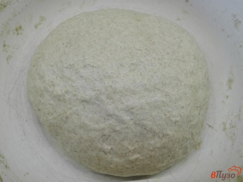 Фото приготовление рецепта: Серый хлеб на кефире и дрожжах шаг №7