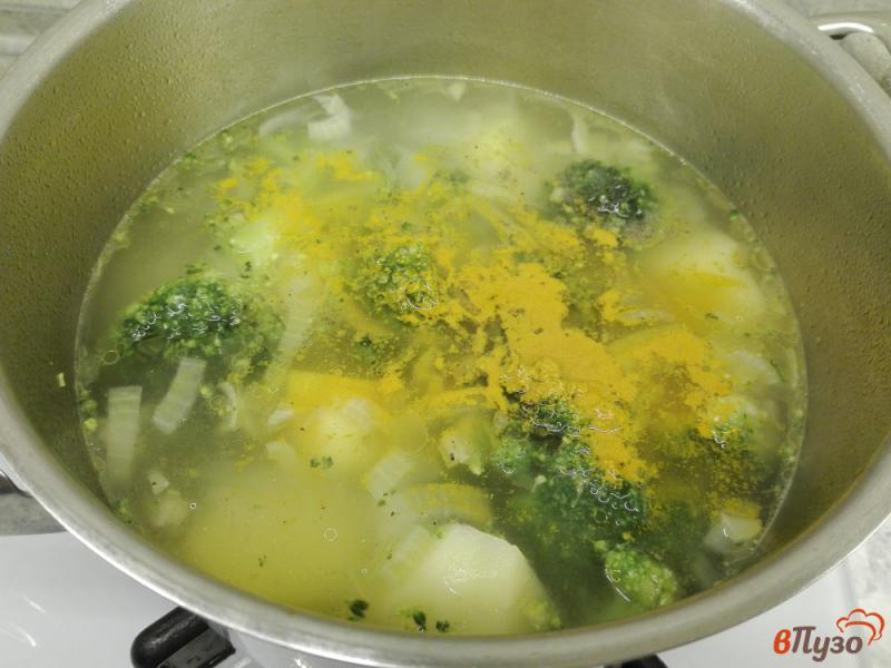 Фото приготовление рецепта: Крем-суп из брокколи с овощной смесью шаг №5
