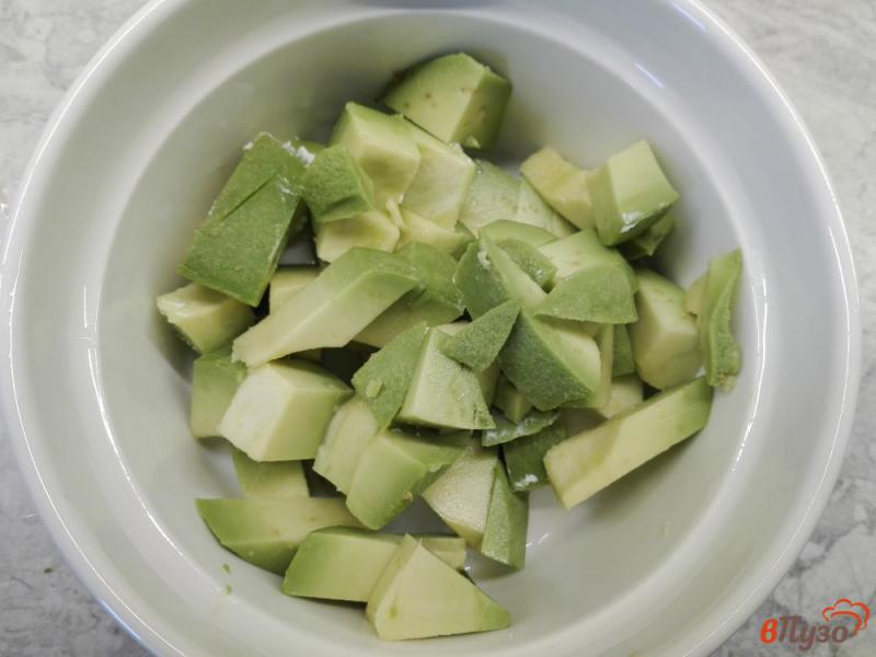 Фото приготовление рецепта: Салат с авокадо шаг №1