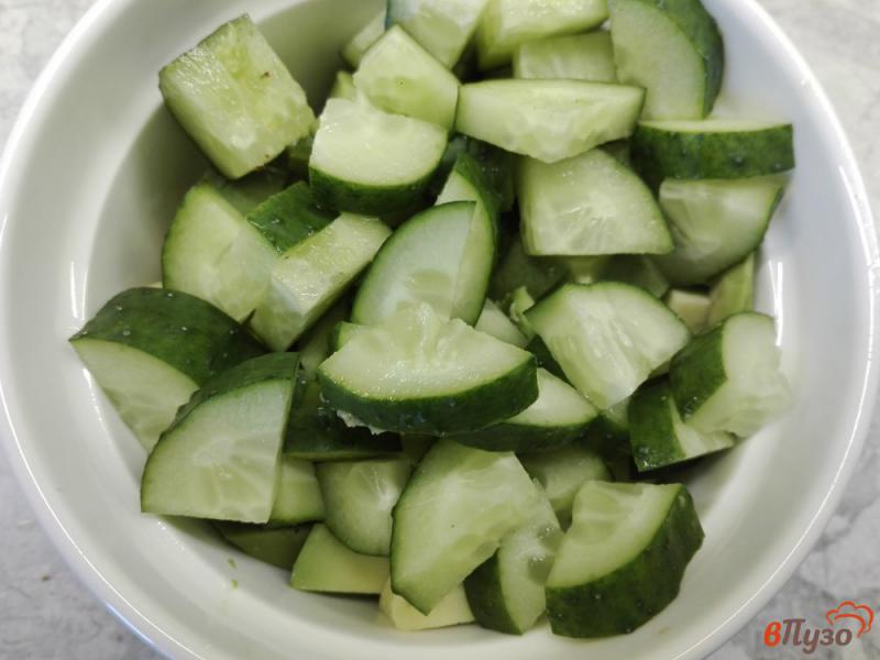 Фото приготовление рецепта: Салат с авокадо шаг №2