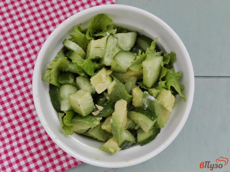Фото приготовление рецепта: Салат с авокадо шаг №6