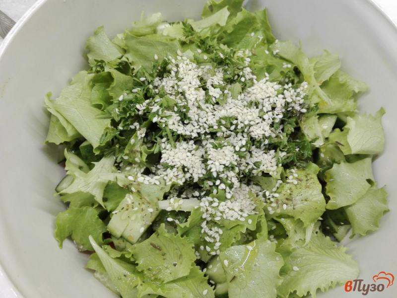 Фото приготовление рецепта: Овощной салат с кунжутом шаг №6