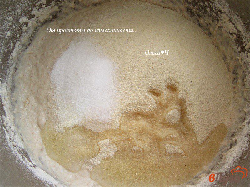 Фото приготовление рецепта: Цельнозерновой молочный хлеб с манкой шаг №4