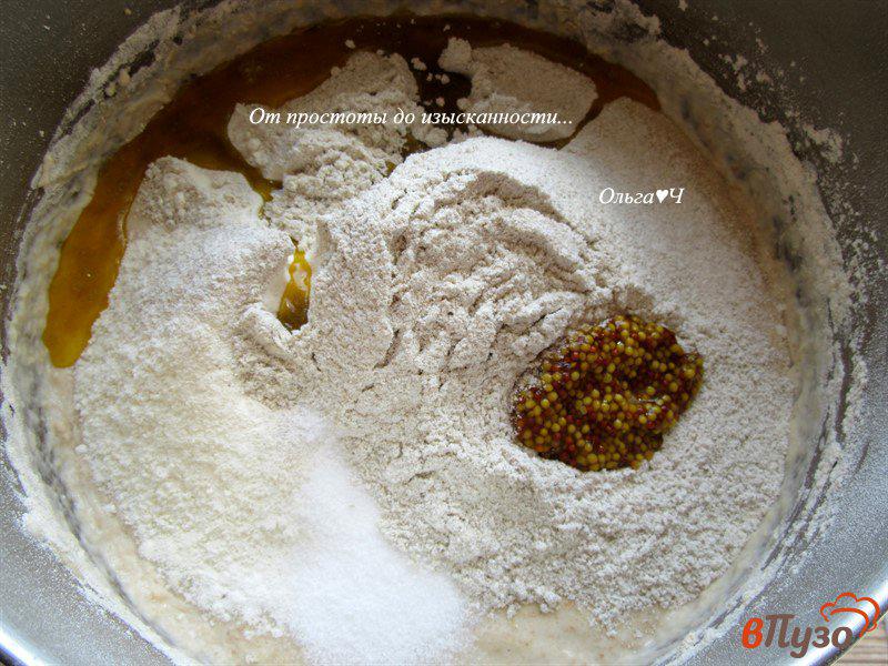 Фото приготовление рецепта: Цельнозерновой горчичный хлеб с зернами горчицы шаг №4