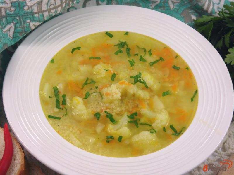 Фото приготовление рецепта: Суп куриный с кус-кусом и цветной капустой шаг №7