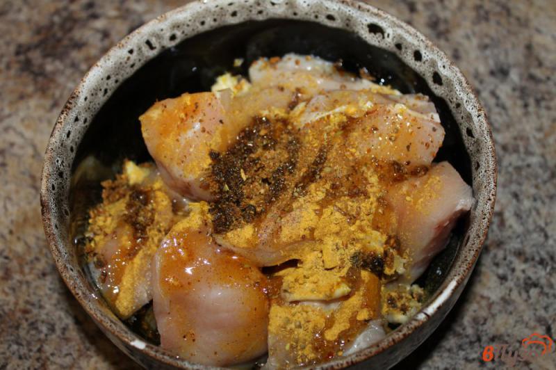 Фото приготовление рецепта: Шашлык из куриного филе с карри шаг №3
