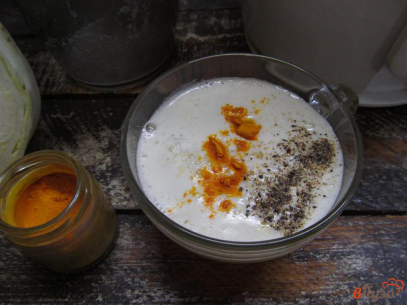 Фото приготовление рецепта: Сок из белокочанной капусты с куркумой шаг №3