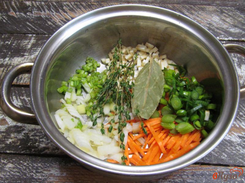 Фото приготовление рецепта: Суп с кабачком и фрикадельками шаг №2