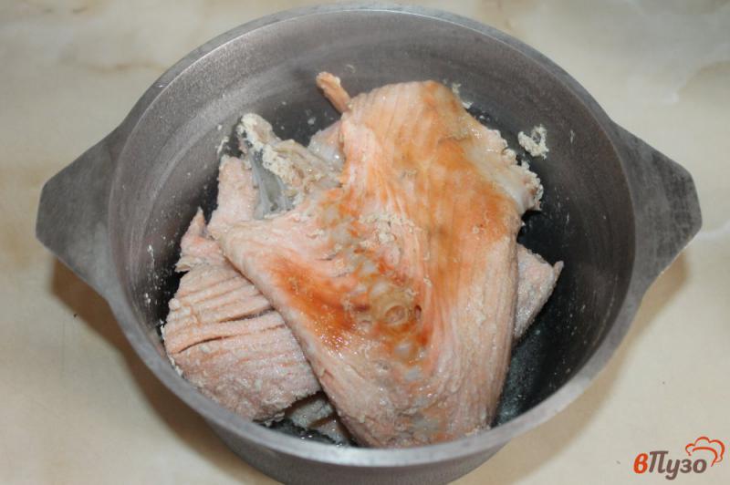 Фото приготовление рецепта: Суп из лососевых хребтов шаг №1