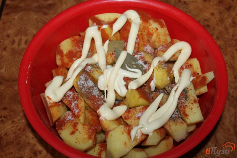 Фото приготовление рецепта: Картофель дольками с паприкой в рукаве шаг №3