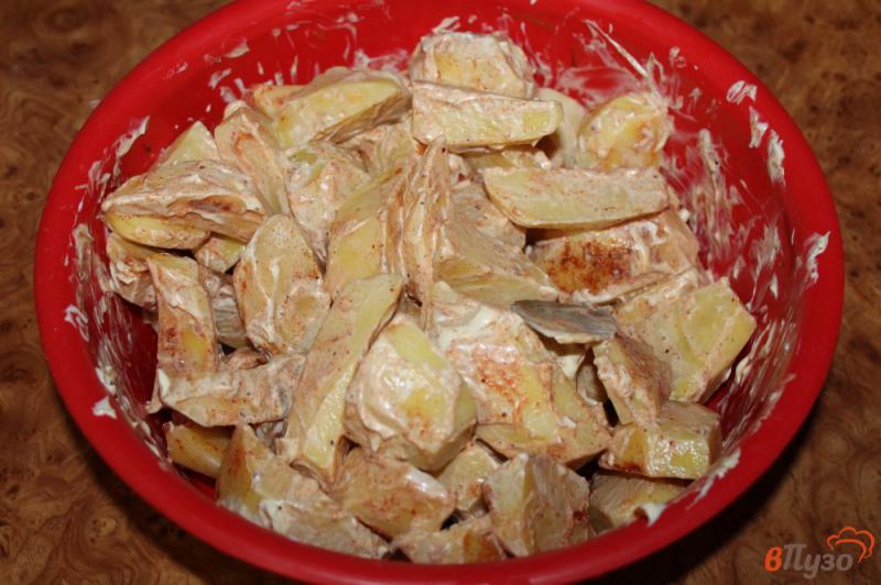 Фото приготовление рецепта: Картофель дольками с паприкой в рукаве шаг №4