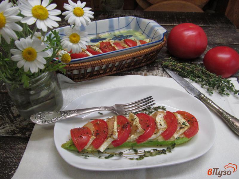 Фото приготовление рецепта: Запеченные «языки» кабачка с помидором и сыром шаг №7