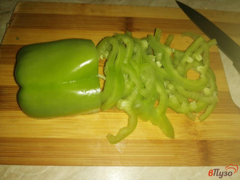 Фото приготовление рецепта: Зеленый овощной салат с заправкой из малинового уксуса шаг №3