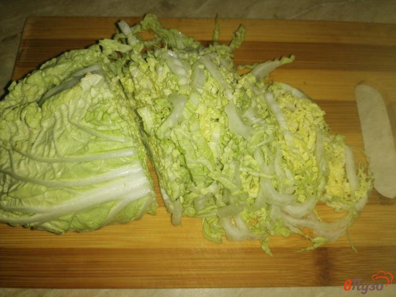 Фото приготовление рецепта: Зеленый овощной салат с заправкой из малинового уксуса шаг №2