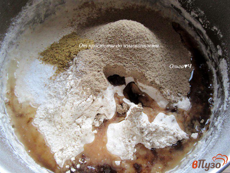 Фото приготовление рецепта: Цельнозерновой хлеб с льняной мукой и кориандром шаг №4
