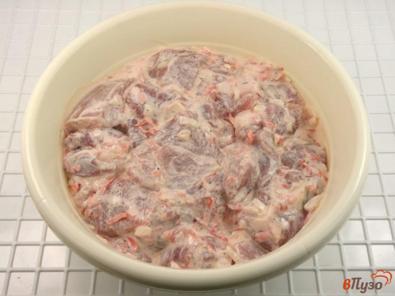Фото приготовление рецепта: Шашлык из свинины в йогуртово-перечном маринаде шаг №7