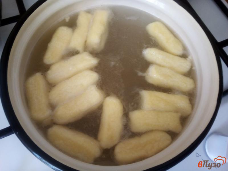 Фото приготовление рецепта: Ленивые вареники с клубничным соусом шаг №5