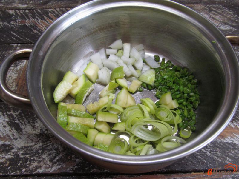 Фото приготовление рецепта: Суп из цветной капусты с кабачком шаг №1