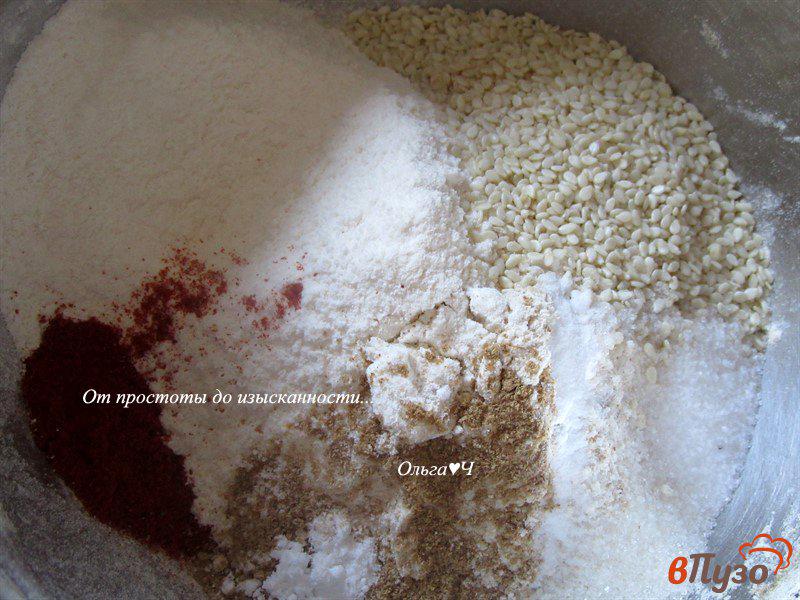 Фото приготовление рецепта: Цельнозерновые хлебцы с паприкой и имбирем шаг №1