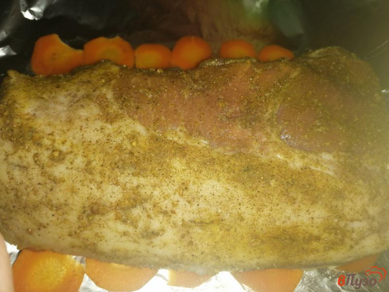 Фото приготовление рецепта: Свинина запеченная с морковью шаг №4