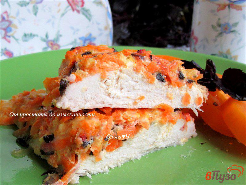 Фото приготовление рецепта: Куриное филе с морковью и сыром шаг №7
