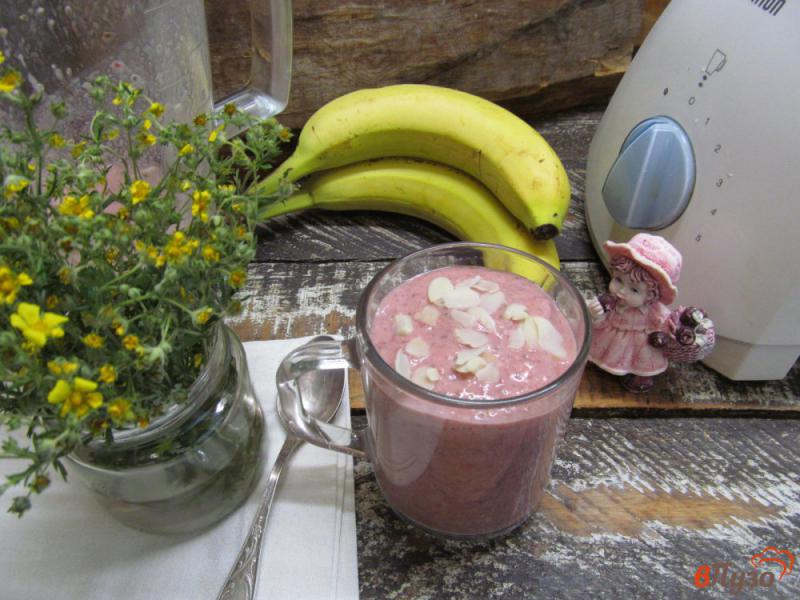 Фото приготовление рецепта: Овсяная каша с клубникой и семенами чиа шаг №7