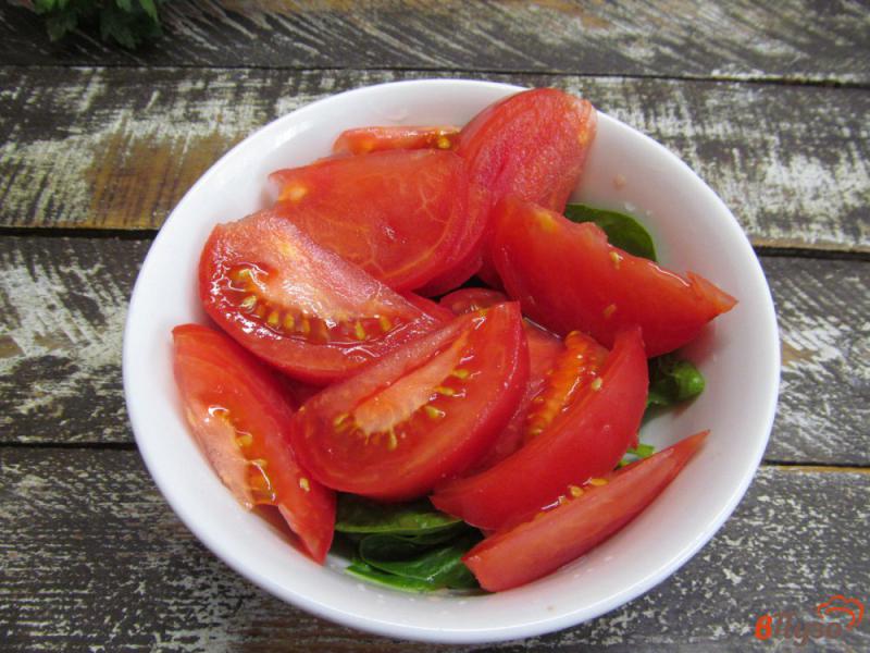Фото приготовление рецепта: Салат из помидоров с творогом шаг №3