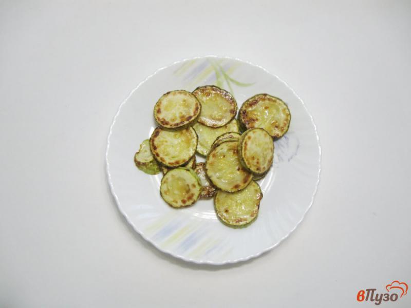 Фото приготовление рецепта: Жареные кабачки без муки с соусом шаг №4