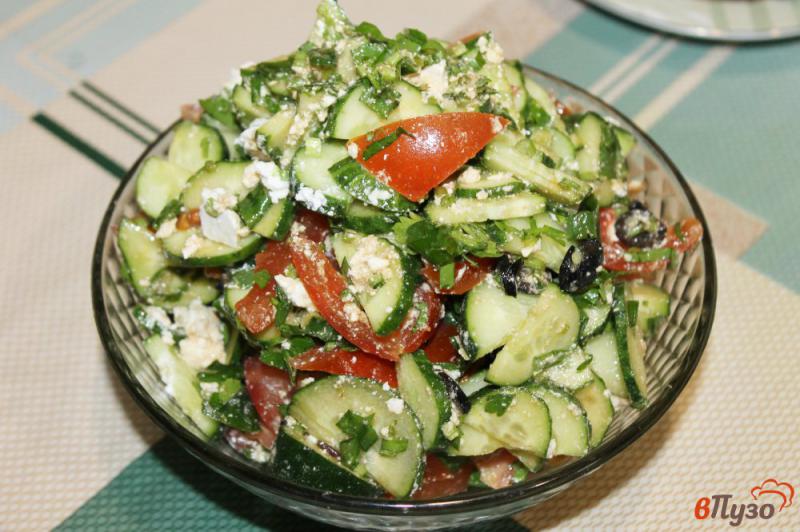 Фото приготовление рецепта: Овощной салат с брынзой и маслинами шаг №5