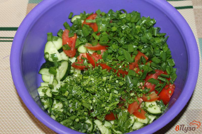 Фото приготовление рецепта: Овощной салат с брынзой и маслинами шаг №3