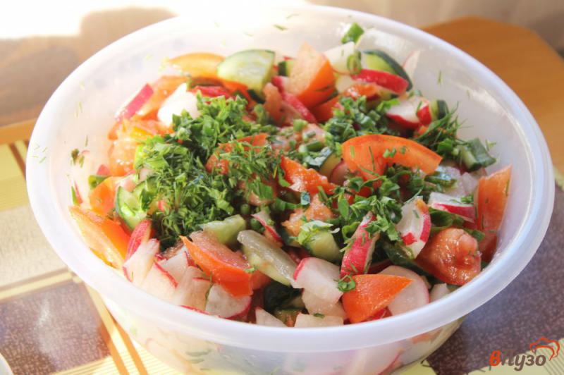 Фото приготовление рецепта: Овощной салат с редисом шаг №5