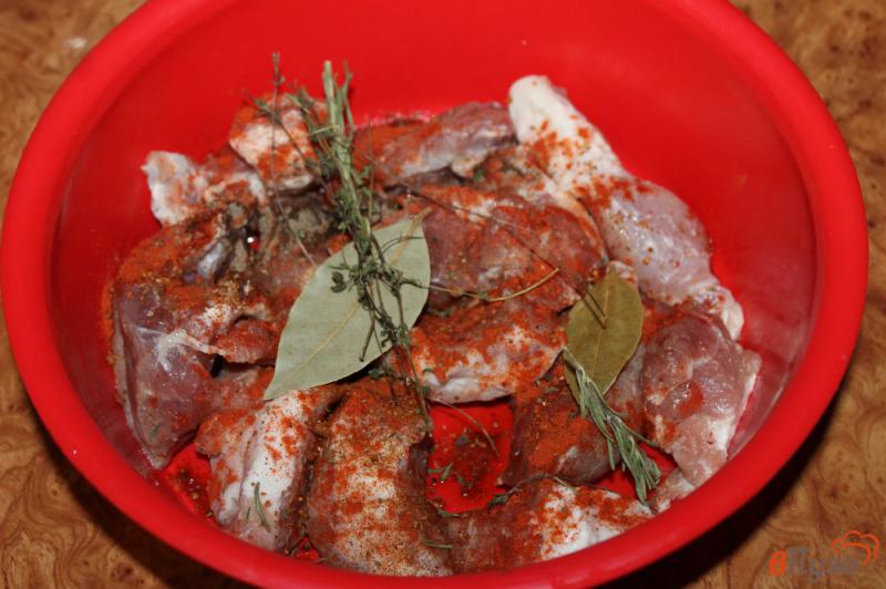 Фото приготовление рецепта: Свинина запеченная в рукаве с травами шаг №2