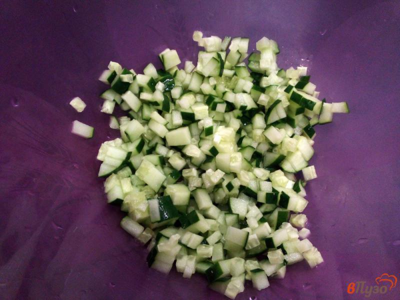 Фото приготовление рецепта: Салат с копченым окорочком кукурузой и овощами шаг №1