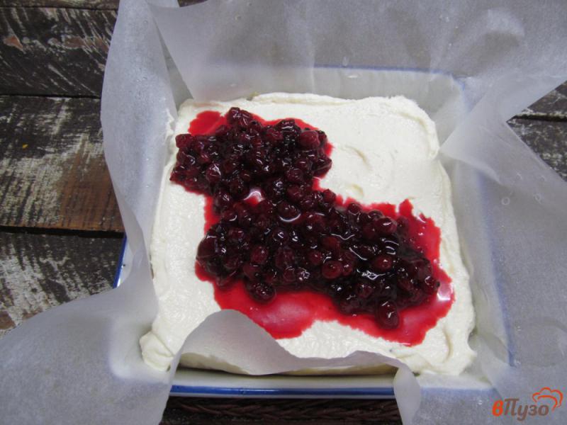 Фото приготовление рецепта: Пирожное с творогом и красной смородиной шаг №10