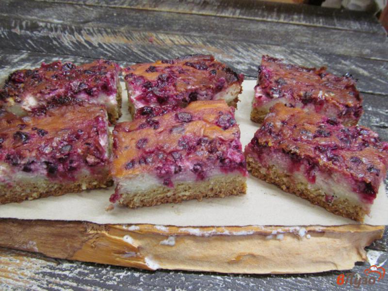 Фото приготовление рецепта: Пирожное с творогом и красной смородиной шаг №15