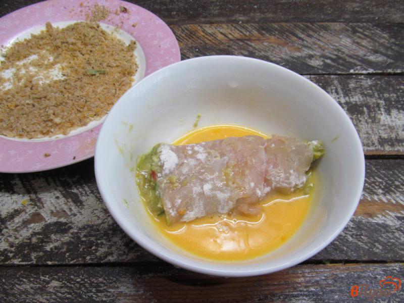 Фото приготовление рецепта: Фаршированная куриная грудка гуакамоле шаг №7