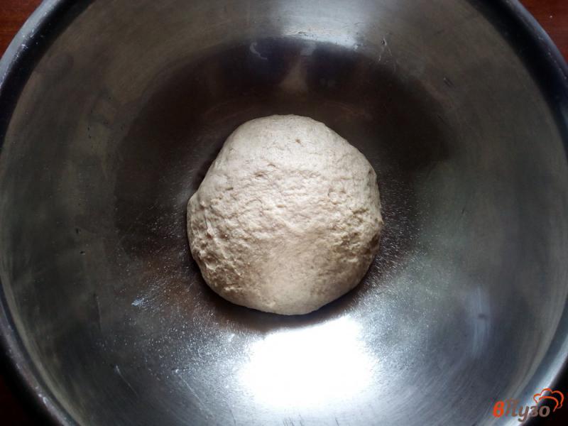 Фото приготовление рецепта: Пшенично-ржаной хлеб на сыворотке шаг №4