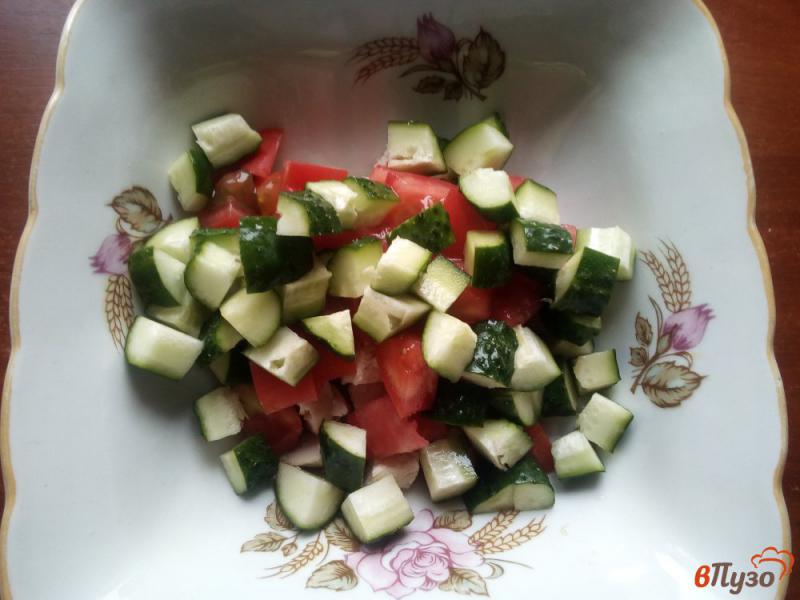Фото приготовление рецепта: Салат из овощей, курицы и сыра шаг №5