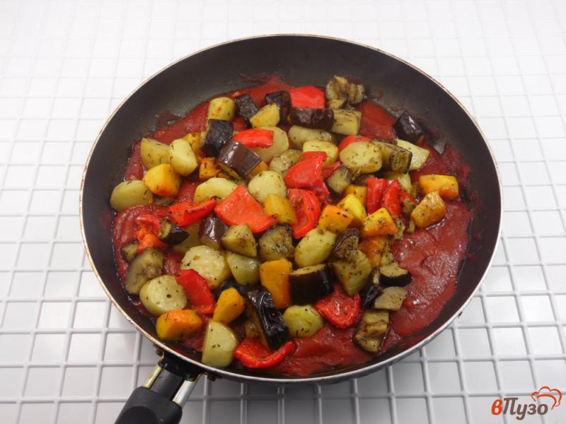 Фото приготовление рецепта: Рагу из запеченных овощей в томатном соусе шаг №7