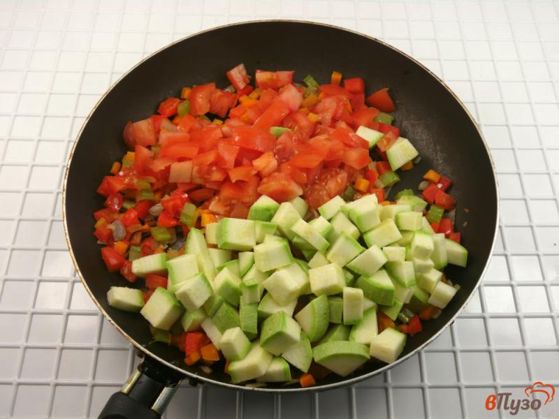 Фото приготовление рецепта: Суп с перловкой и овощами шаг №5