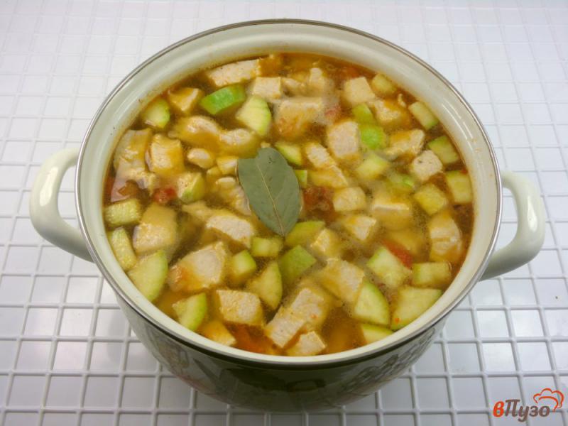 Фото приготовление рецепта: Суп с перловкой и овощами шаг №6