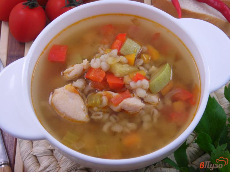 Фото приготовление рецепта: Суп с перловкой и овощами шаг №7