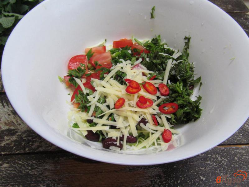 Фото приготовление рецепта: Салат из овощей с фасолью шаг №4