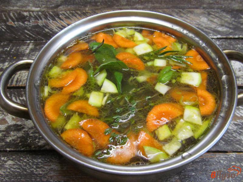 Фото приготовление рецепта: Сливочный суп с фасолью и шпинатом шаг №5